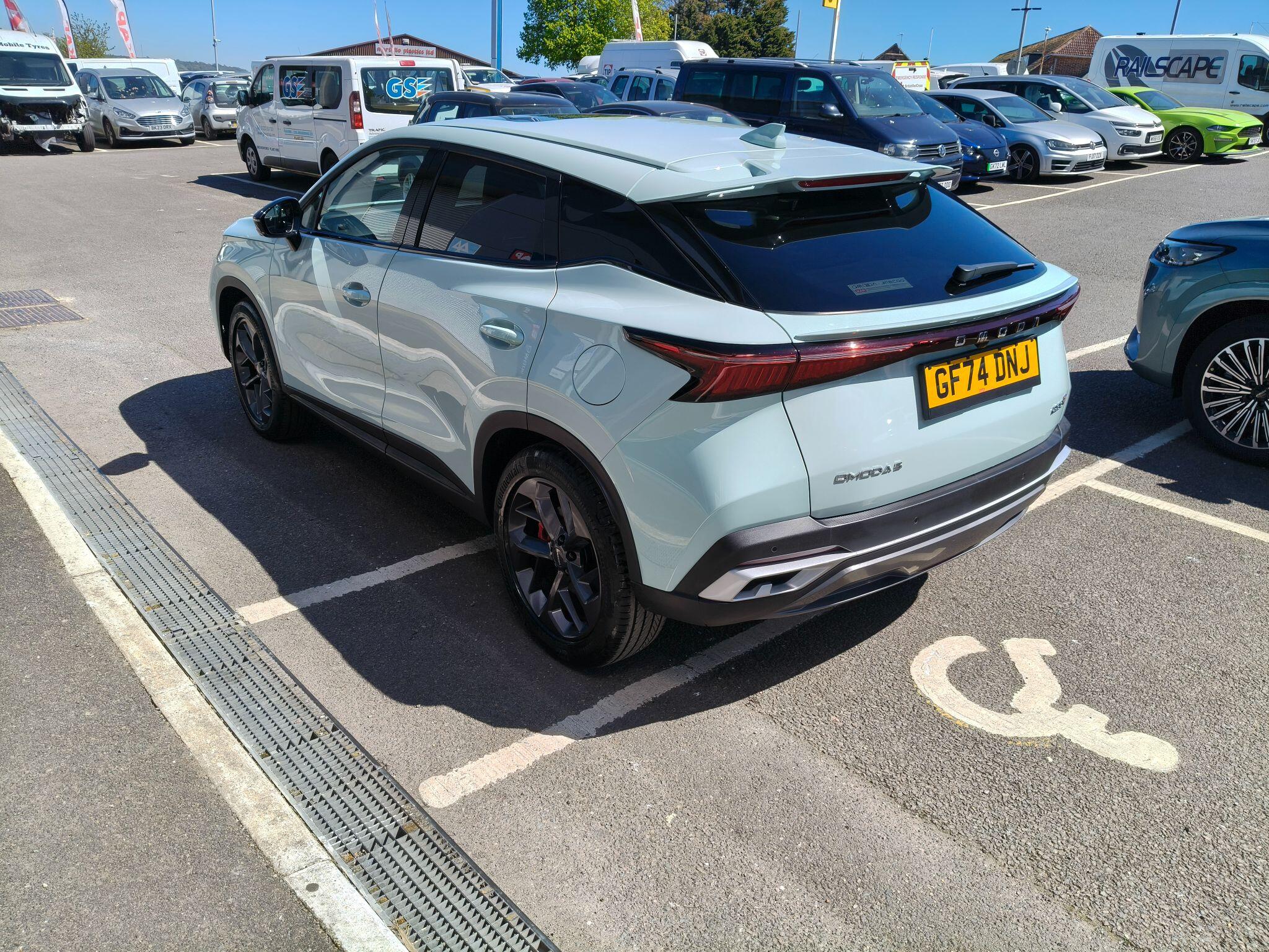 Large vehicle image